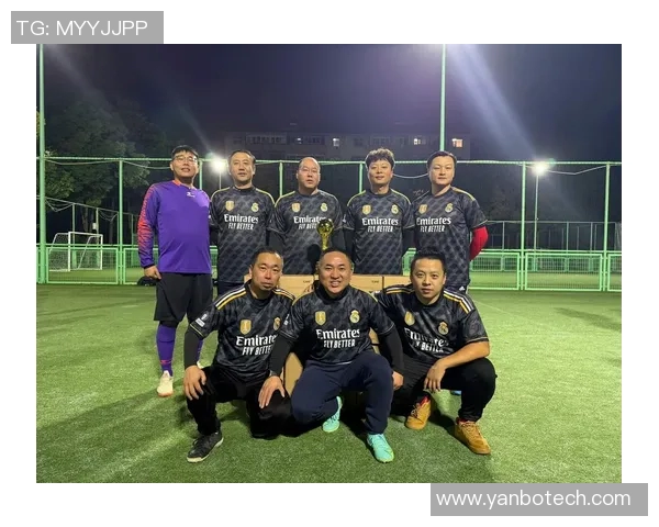 足球明星全景高清照片展现球场魅力与运动精神的完美结合